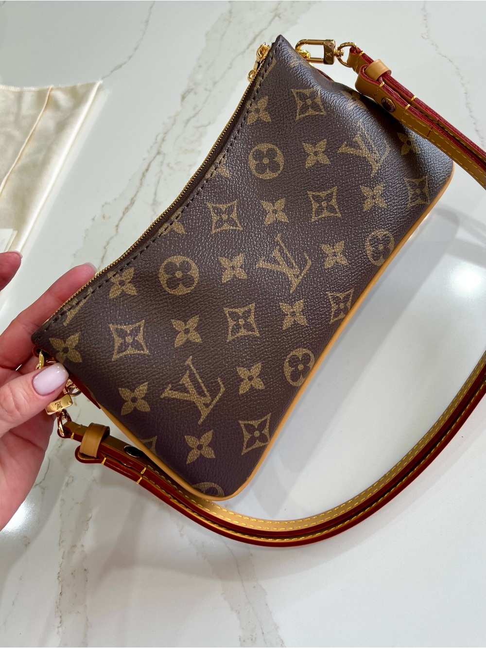 Louis Vuitton Brown Monogram Canvas Shoulder Bag with Gold Chain - Picture 4 of 12